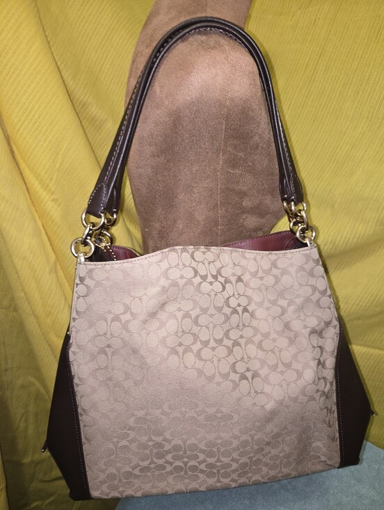 Coach Handbags - NWT Coach Dalton Tan Signature/Dark Chocolate Leather Shoulder Bag